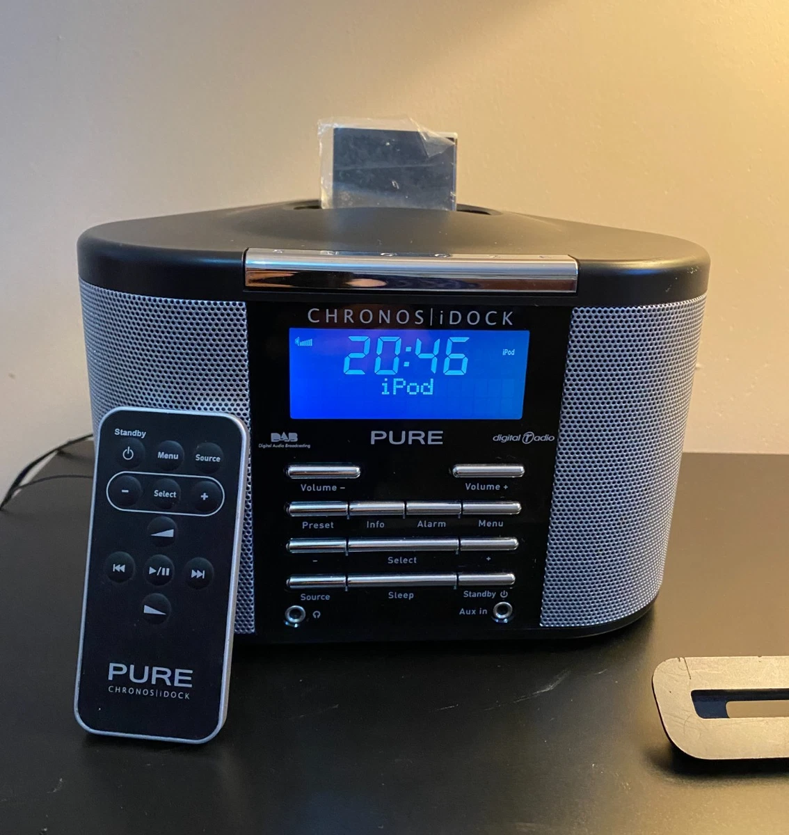 Radio réveil AVOL pour iPod/iPhone AMB740