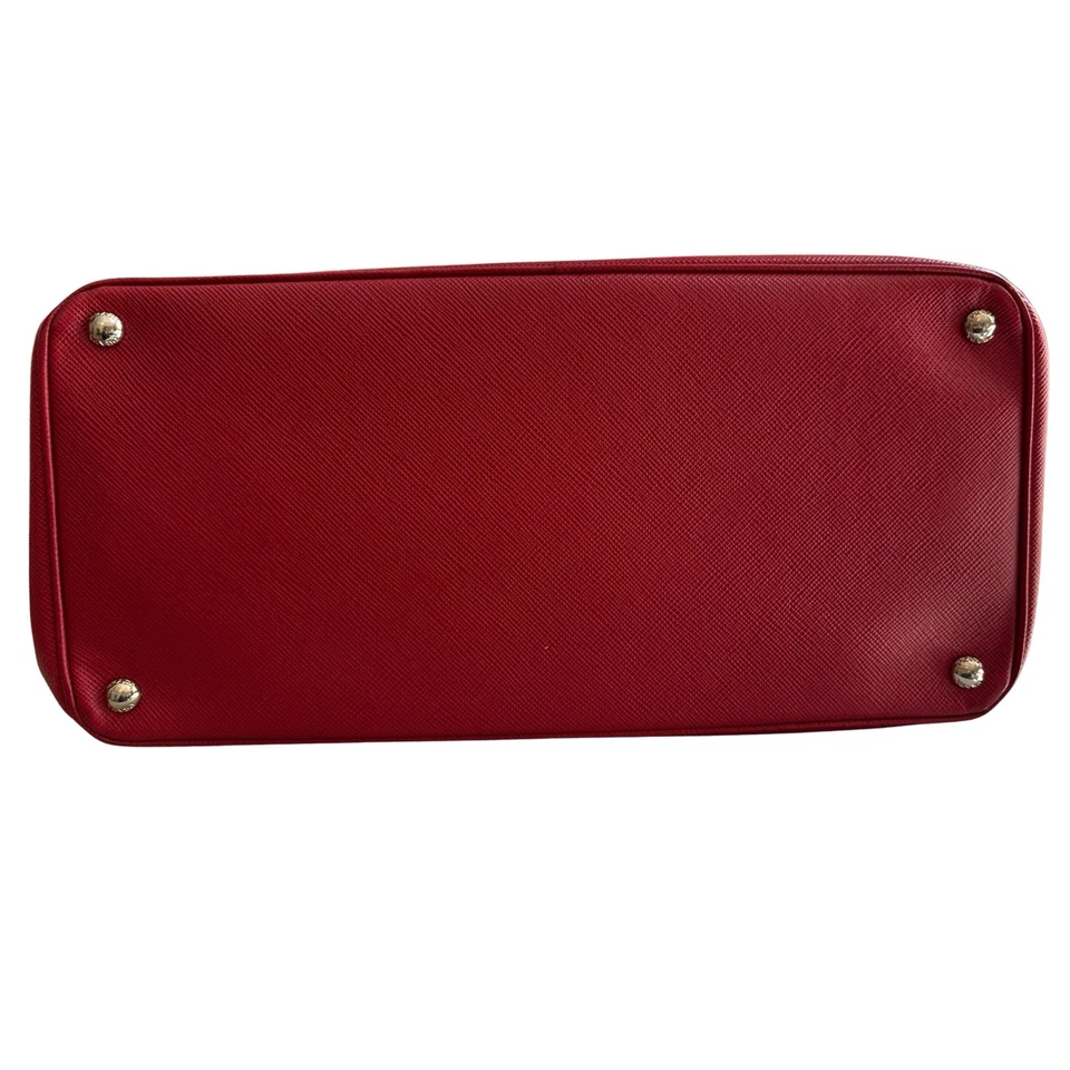 Bolso de mano de cuero Prada Saffiano Cuir Twist Lock Foto 4 de 4