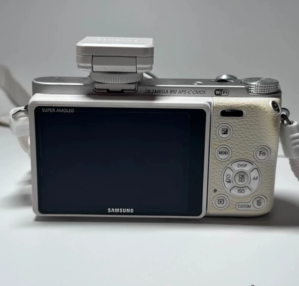 Cámara sin espejo Samsung NX500 28MP con lente de 16-50 mm pantalla táctil WiFi 4K UHD Foto 3 de 4