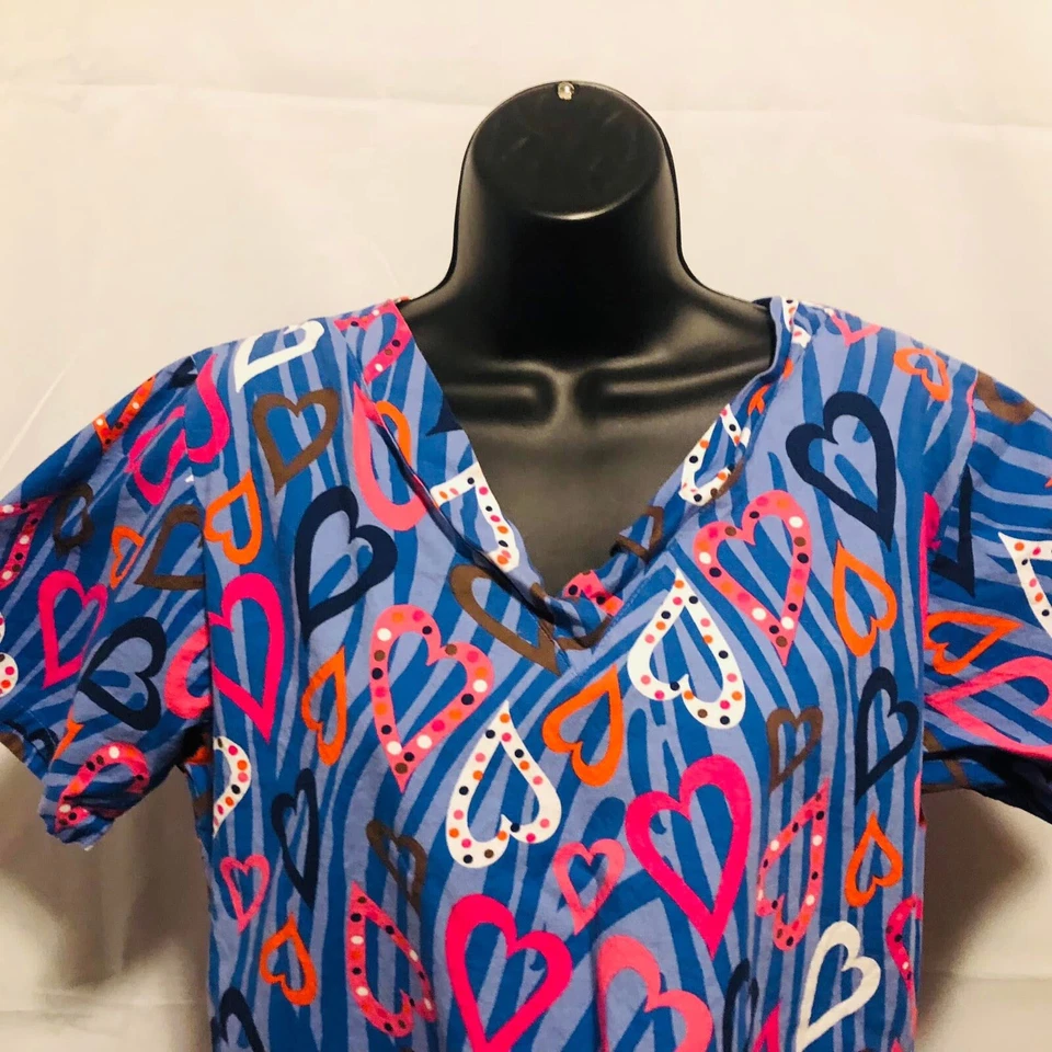 Landau Women’s Size Small Hearts Pattern Design Scrub Top Very Good Condition - Image 3 of 4