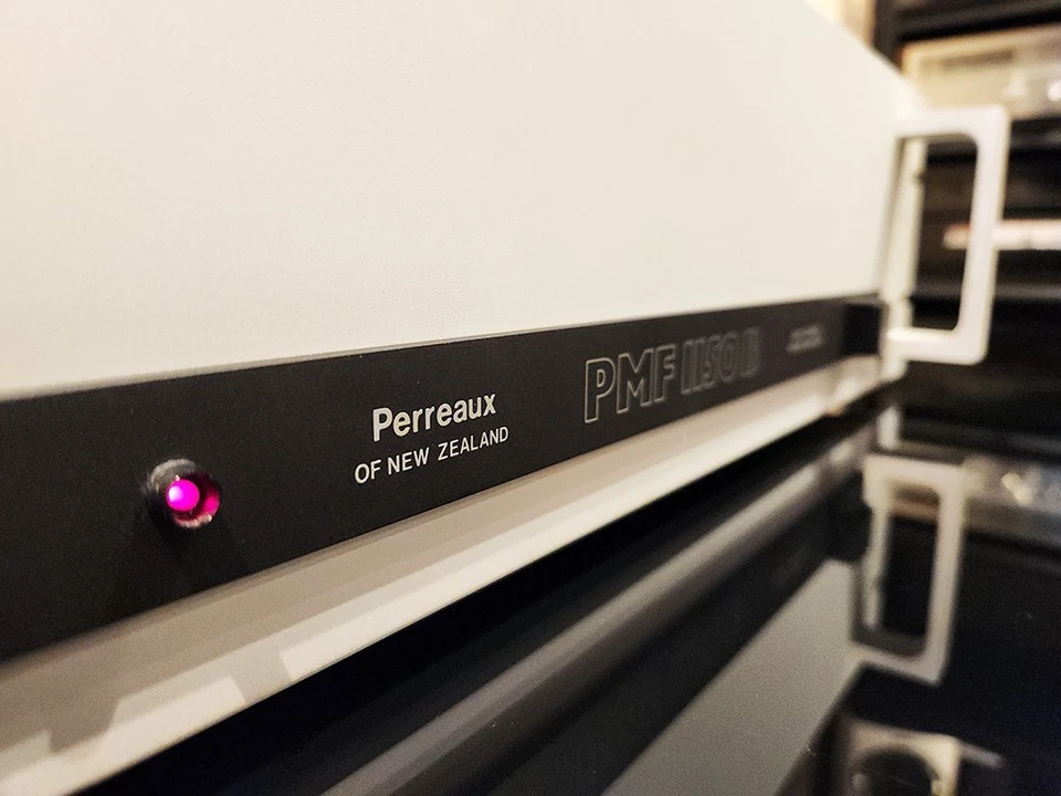 Amplificador de potencia estéreo Perreaux PMF 1150 B Mosfet - 100WPC Foto 3 de 4