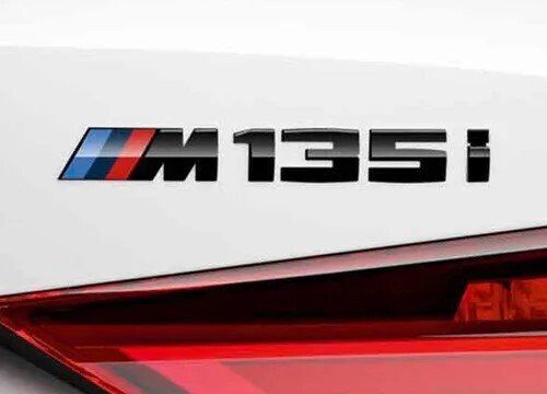 BMW M135i 135i Emblem Aufkleber Heckklappe Schwarz Glanz 20 x 155mm TOP! - Bild 1 von 2