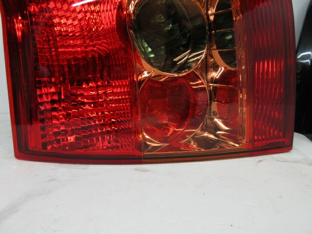 蘭46 Nos/Japan Taillight Lamp RH For TOYOTA HILUX LN30 RN30 LN40