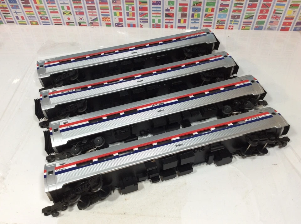 Motor diésel Williams Amtrak 807 - Juego de 4 vagones de pasajeros Foto 4 de 4