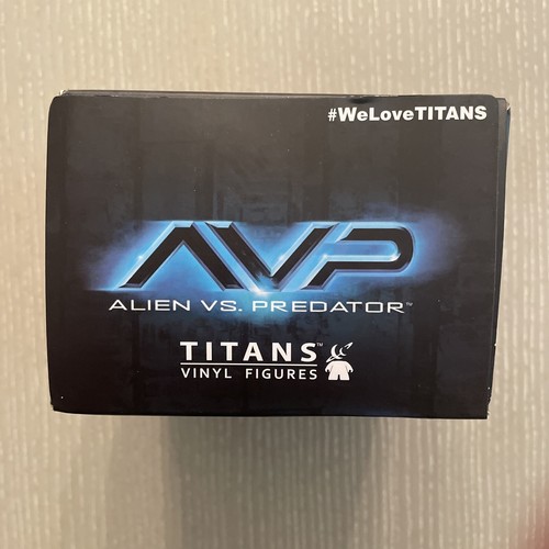 Alien VS Predator AVP Titans Vinyl Figure Versus Loot Crate exclusive NEW - Picture 2 of 4