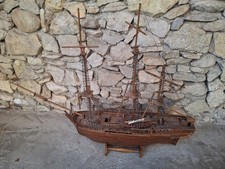 Maquette de bateau en bois. Grand Format 