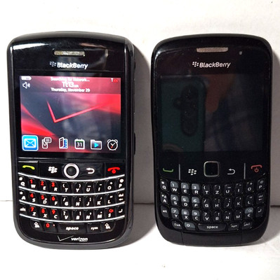 LOT OF 2 BLACKBERRY TOUR 9630 BLACK (VERIZON) & 8520 CURVE BLACK SMARTPHONE