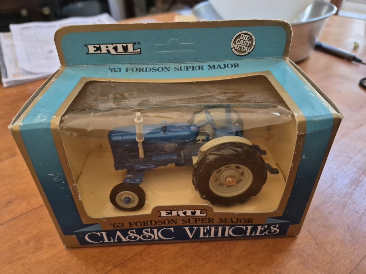 ERTL Diecast Blue Ford Fordson Super Major Tractor 1/32 In Orginal