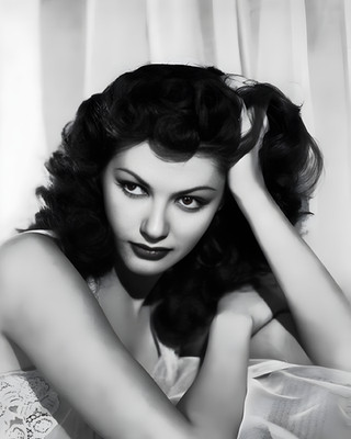 YVONNE DE CARLO - 8''X10'' PHOTOGRAPH