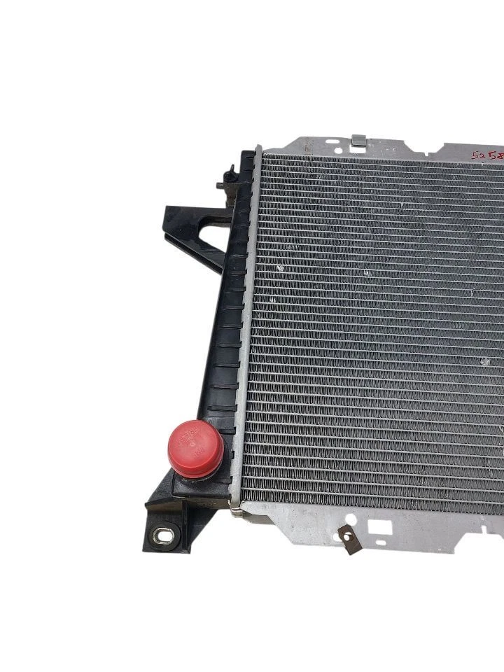 Радиатор 8-351 Вт 2 ряда коробка передач C6 подходит для 85-91 BRONCO 649497 - Изображение 2 из 4