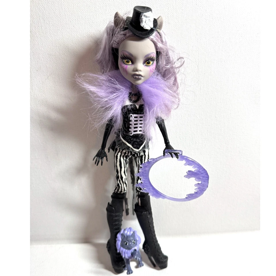 Monster High Freak Du Chic Clawdeen Wolf Muñeca Circo Pelo Púrpura con Mascota Completa Foto 2 de 4