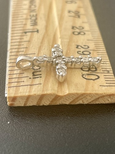 10KT WHITE GOLD 0.15CT DIAMOND CROSS PENDANT (A8) - Picture 5 of 7