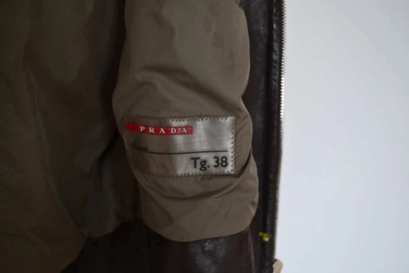 Giacca pelliccia PRADA donna vintage con cappuccio pelle di vitello lana beige marrone zip 36