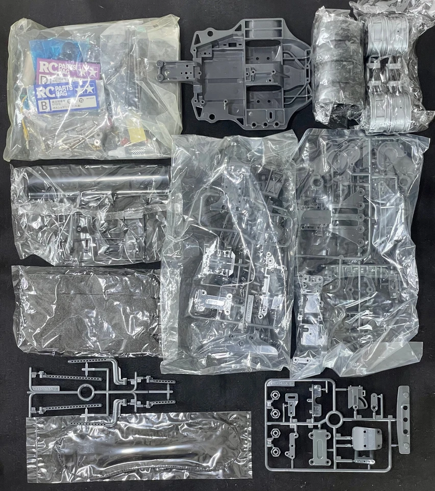 TAMIYA 58203 1/10 NISSAN R390 GT1 - Immagine 3 di 4