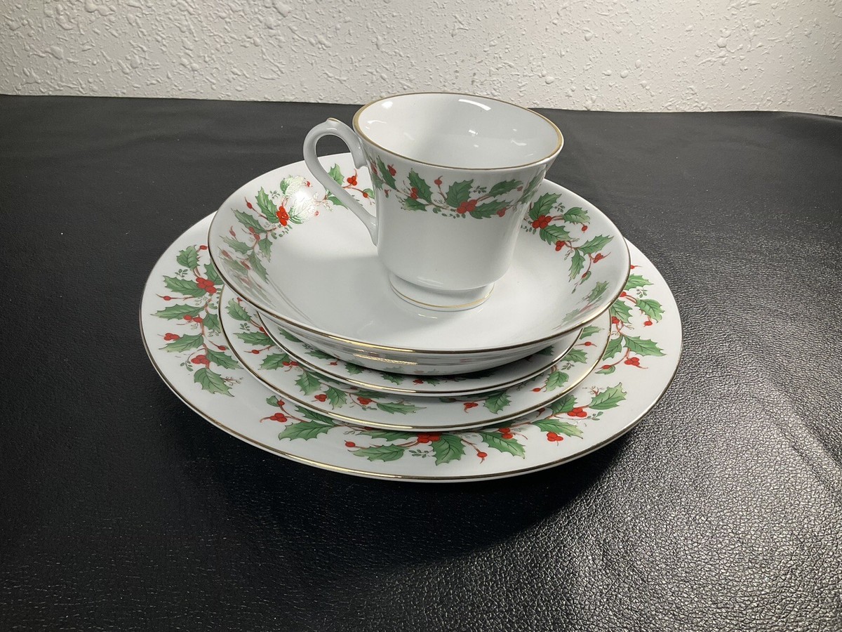 Retired CHINA PEARL NOEL Christmas Fine China Holly (1) 5 Pc Place