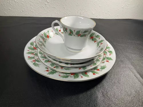 Retired CHINA PEARL NOEL Christmas Fine China Holly (1) 5 Pc Place Setting