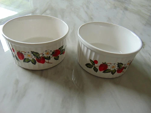 Sheffield STRAWBERRIES 'N CREAM Ramekin Set of 2