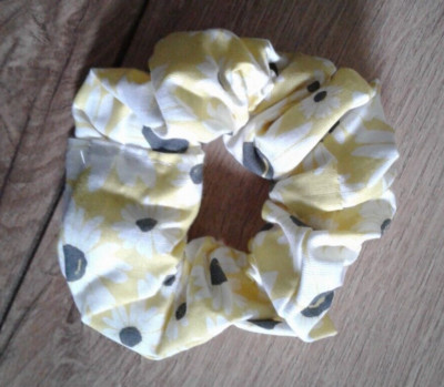 How to Make a Scrunchie - Easy Things to Sew