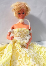 Vintage 1978 Pretty Changes Barbie #2598 Short Curly Hair Original Accessories