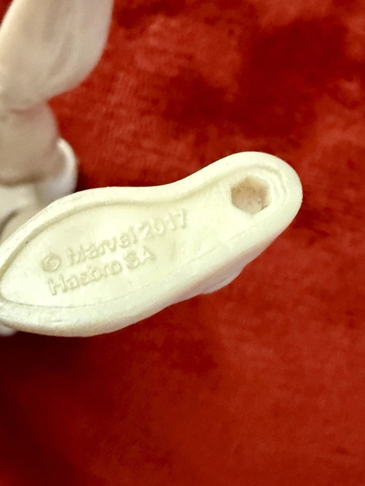 Figura de acción Hasbro Legends Deadly Origin Black Widow exclusiva de 6 pulgadas - E8712 Foto 4 de 4