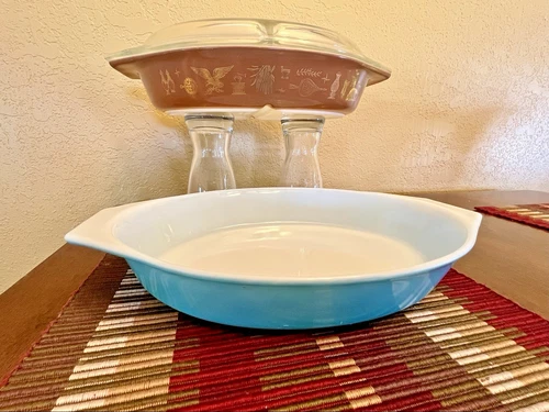 (2) Vintage Pyrex 1- 1/2 Qt. Early American & Turquoise Divided Baking Dish& Lid