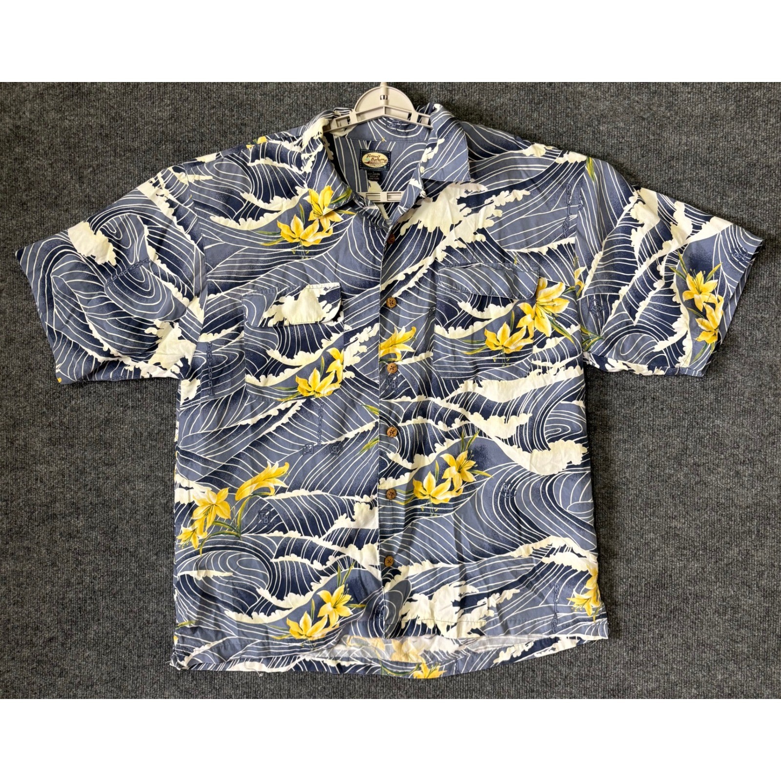 Tommy Bahama Mens Large Button Up Shirt L Aloha Hawaiian Waves Floral 100% Rayon