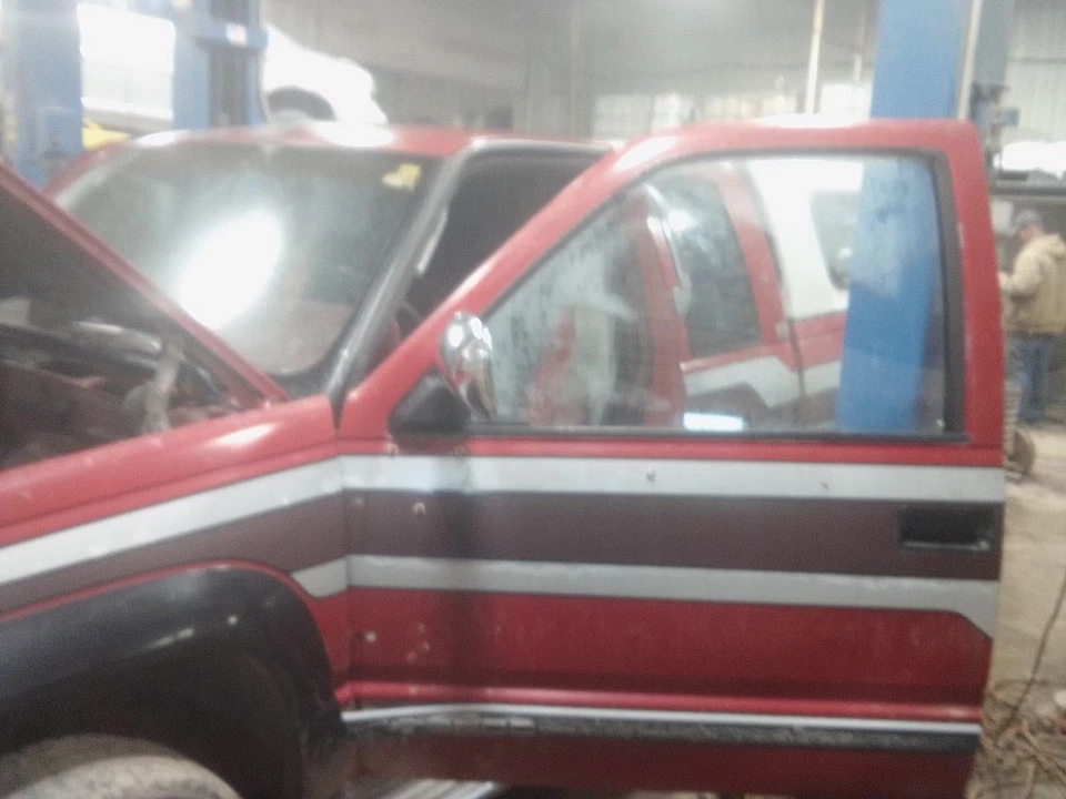 Radiador 8-350 34" ancho 19" alto se adapta a camioneta Chevrolet 1500 91-93 2042789 Foto 4 de 4