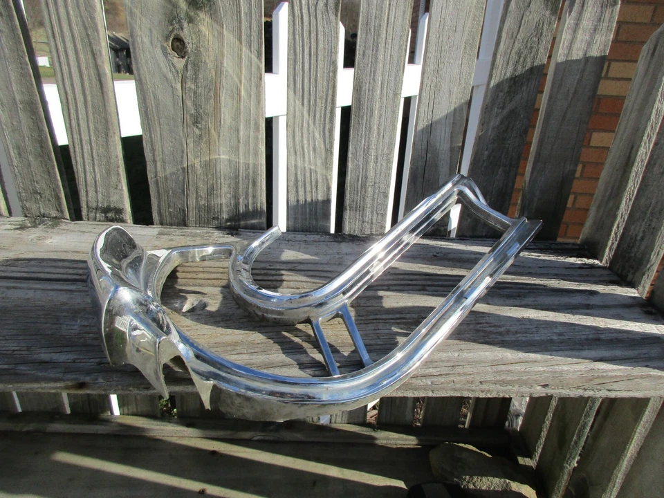 1962 PONTIAC BONNEVILLE LH TAILLIGHT BEZEL/5953077LH - Image 4 of 4