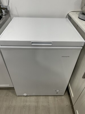 Frigidaire 4*: 25'' White External Control 5 Cu. Ft. Cap Chest Freezer FFCS0522AW