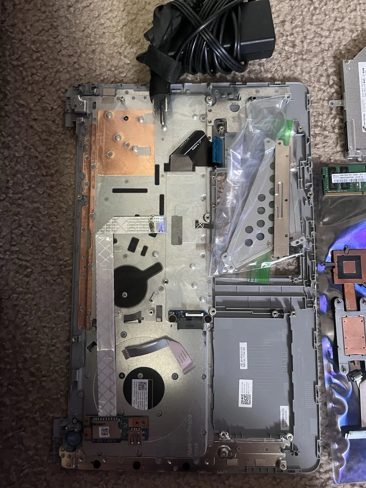 戴尔 Inspiron P66f 笔记本电脑部件。 附带主板 + 更多请参阅说明 — 第 2/4 张图片