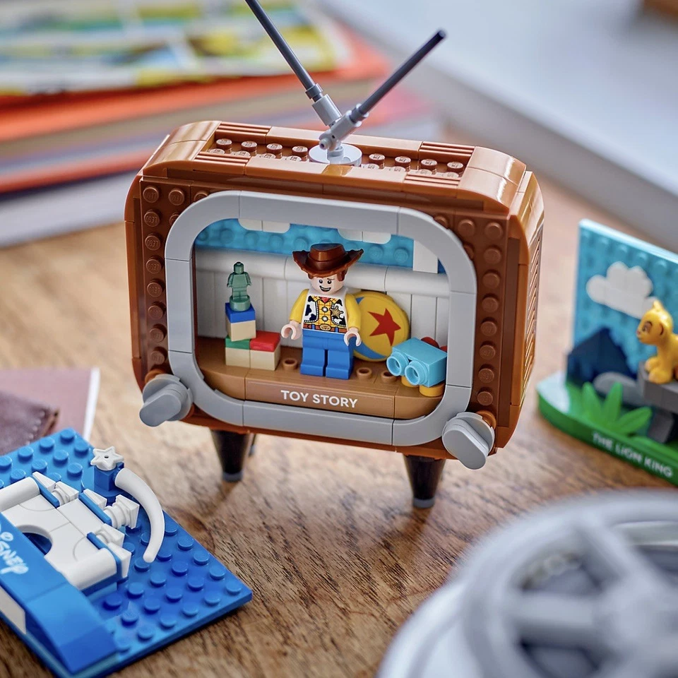 LEGO Disney 40774 Classic Animation Scenes Brand New -  Woody Simba mini figs - Image 2 of 4