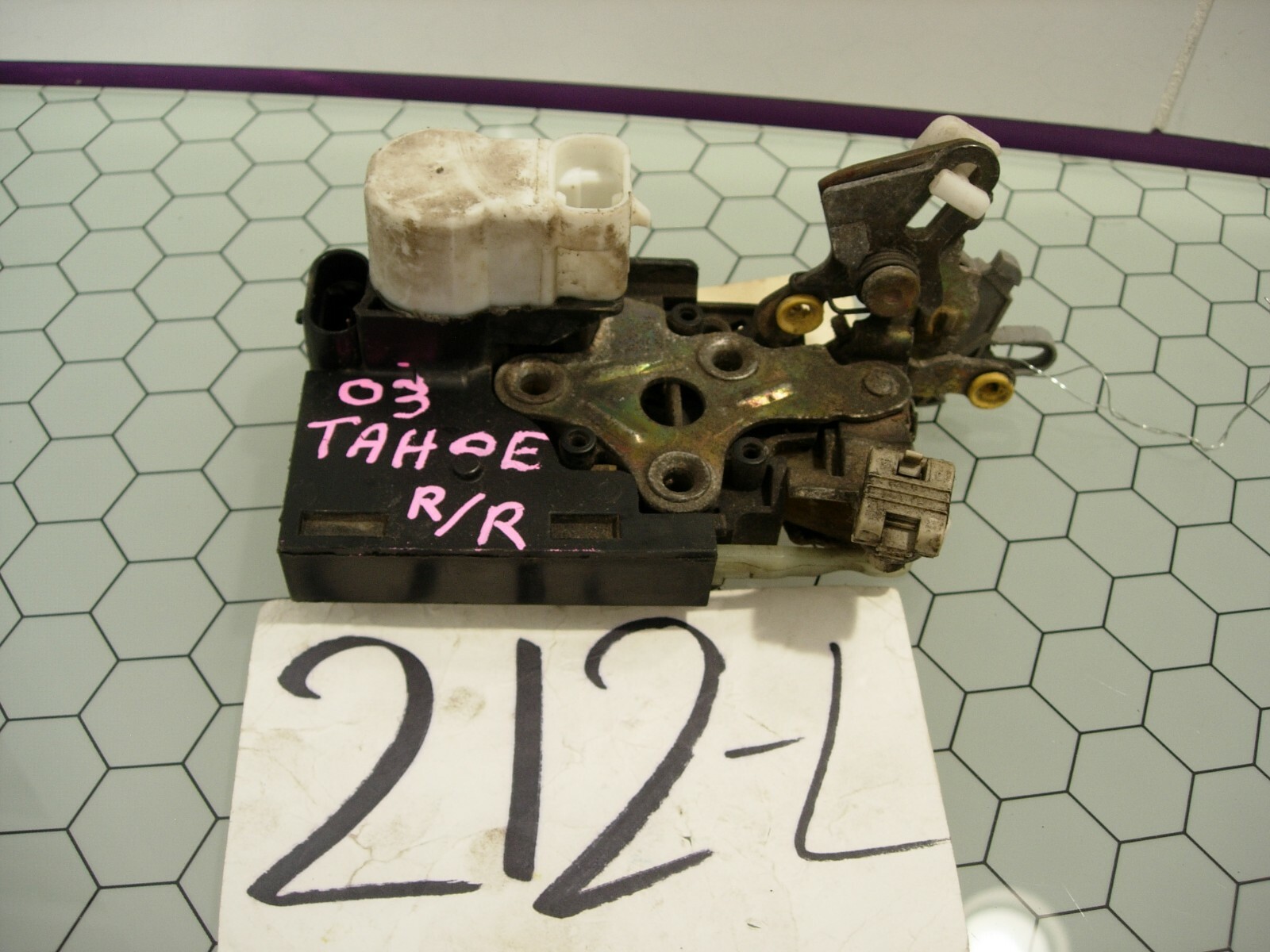 2003 Chevrolet Tahoe Passenger REAR Door latch power lock actuator #212-L
