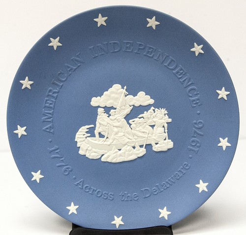 WEDGWOOD BICENTENNIAL OF AMERICAN INDEPENDENCE 'ACROSS THE DELAWARE'JASPER PLATE - Picture 2 of 5