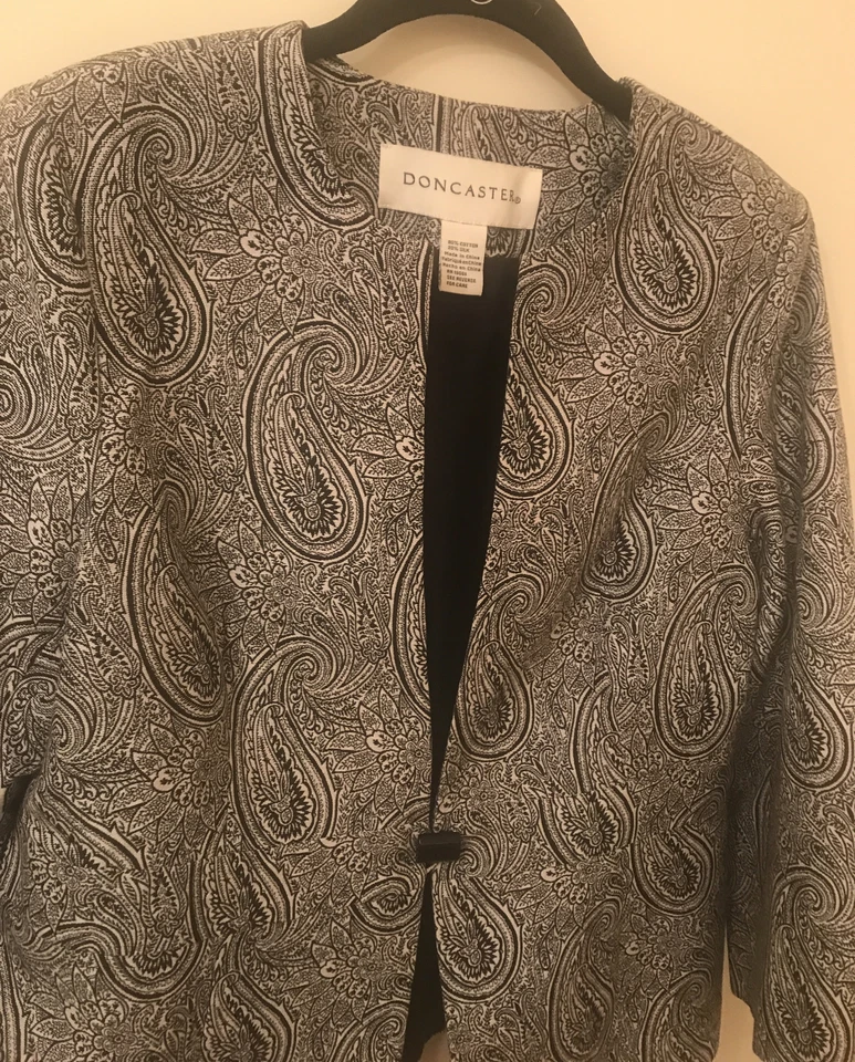 Jaqueta Doncaster tamanho 12 preta e branca paisley mistura de algodão/seda excelente carreira - Imagem 3 de 4