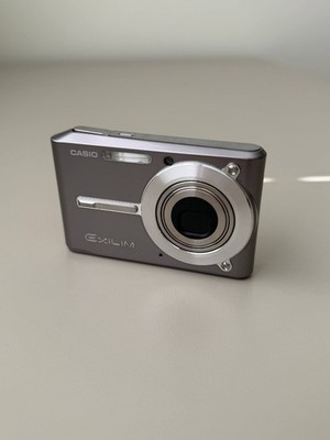 Casio Exilim EX-S500 Ultra-Slim Digital Camera Digicam y2k 5.0MP