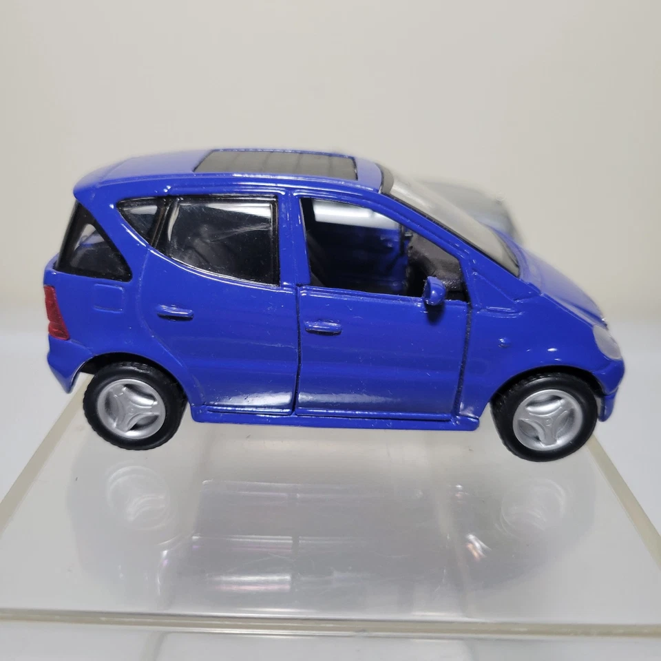 Maisto Mercedes Benz CLK Cabriolet 1:38 & Maisto A Class 1:34 - Image 3 of 4