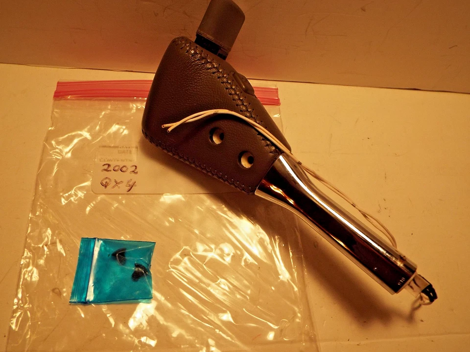 Infiniti QX4 2002 perilla de cambio de cuero. Foto 2 de 3