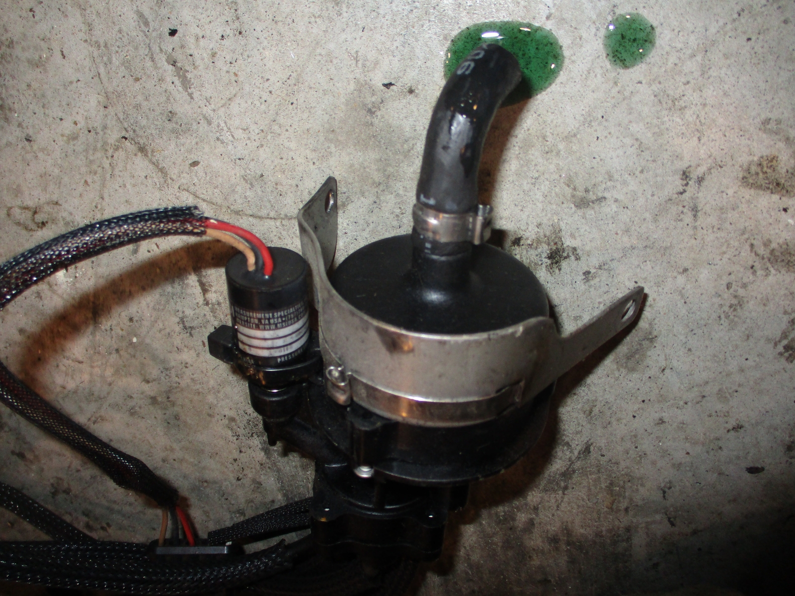 Evinrude ETEC 200hp outboard oil pump (5007306) eBay