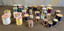 Vintage Lot 32 WOOD THREAD SPOOLS Various Sizes Coats Clarks Talon Aunt Lydia's 