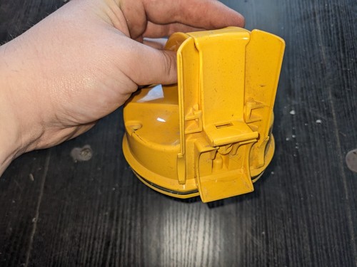 Dyson DC07 yellow cyclone handle top catch assembly free postage - Picture 2 of 2