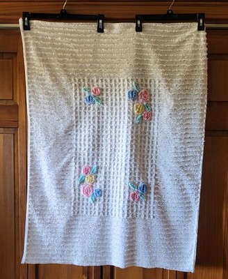 Vintage Chenille Baby Blanket White With Pastel Colored Flowers 37'' × 28''