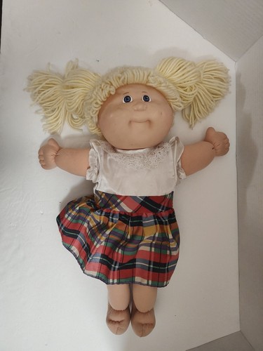 1998 Vintage Cabbage Patch Kids Girl Doll Long Blonde Hair Blue Eyes One Dimple