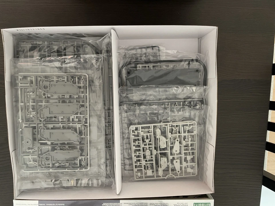 Kotobukiya Metal Gear Rex 1/100 Kit Metal Gear Solid -Neu- Verpackung Beschädigt - Bild 3 von 4