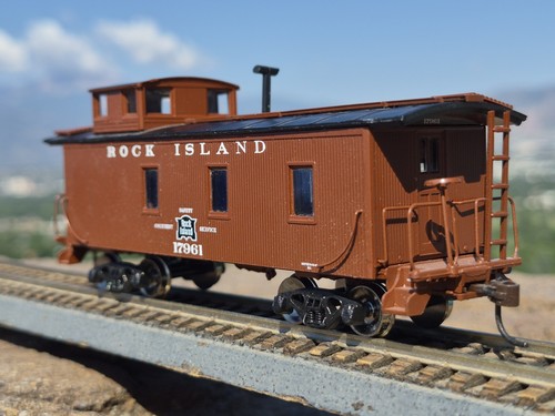 Caboose de madera estándar Roundhouse escala HO Rock Island #17961 3 ventanas 84373 | Condition: Used