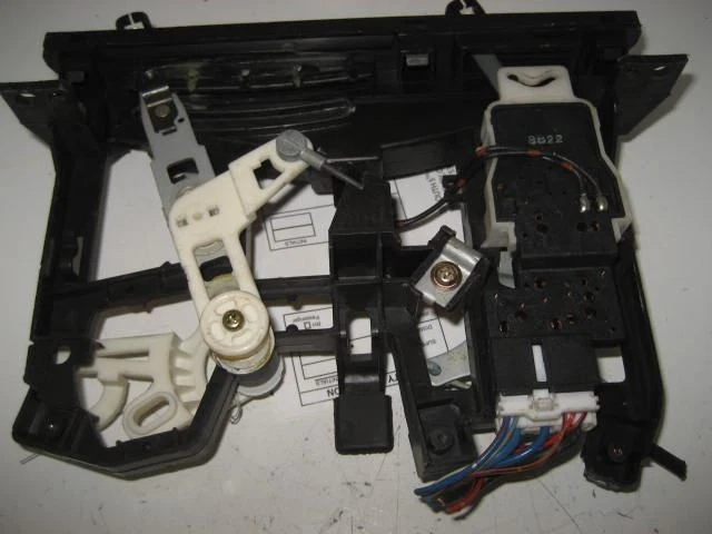 Temp Climate AC Heater Control Mazda MX 3 1992 92 1993 93 31749 - Image 2 of 4