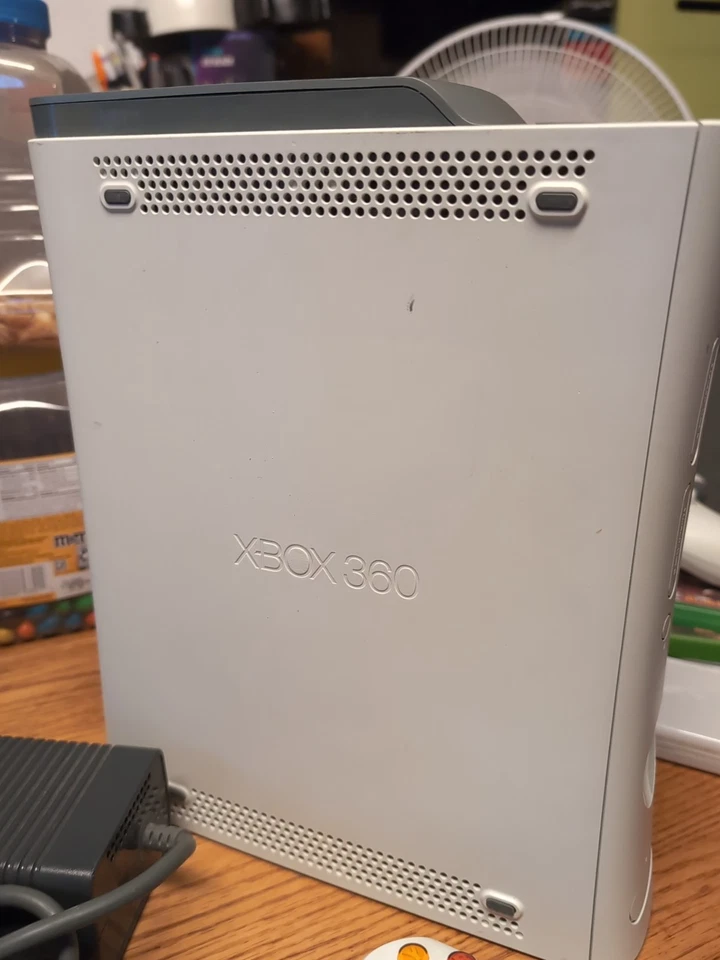 Microsoft XBox 360 Bundle Console White 4 Games, Cords, and 1 Controller 60gb - Image 2 of 4