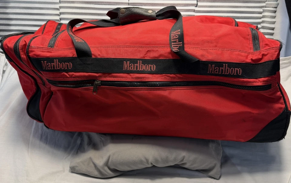 Bolso de Lona Rodante Marlboro Vintage Rojo Ruedas Equipaje de Viaje Grande Logo Años 90 Foto 4 de 4