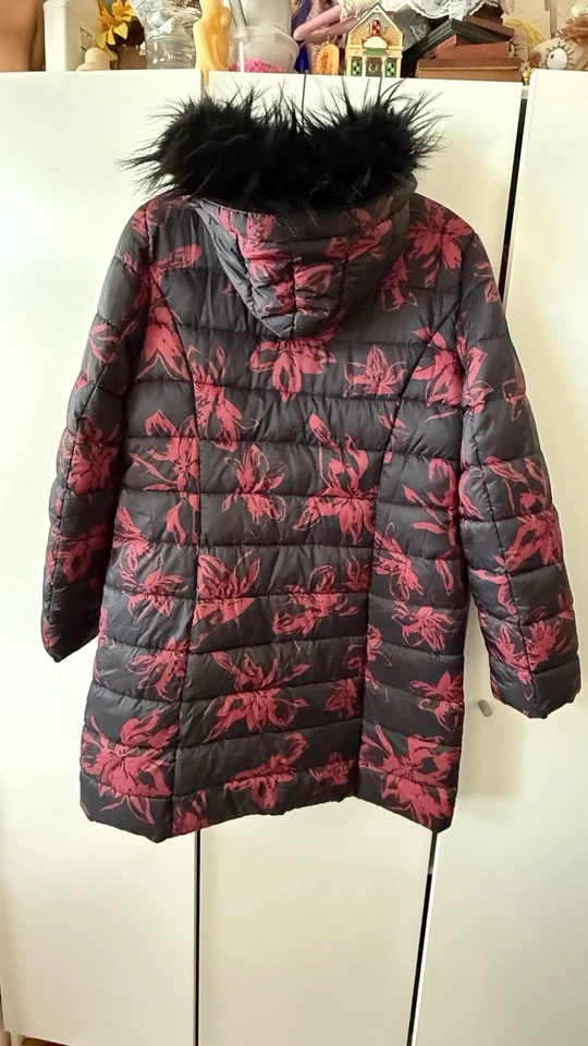 Abrigo de Invierno Negro Rosa Floral Poliéster Puffer Chaqueta Imitación Piel Capucha Foto 2 de 4