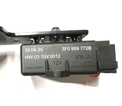 Genuine VW Transporter Caravelle driver seat heating control unit 3F0959772B