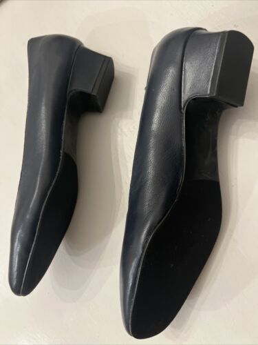 Trotters Doris Black Leather Pump Shoe, 7.5 M - Picture 3 of 3